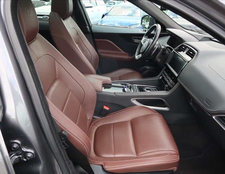 Jaguar F-Pace SUV / Terénní 3,0 l 280 kw