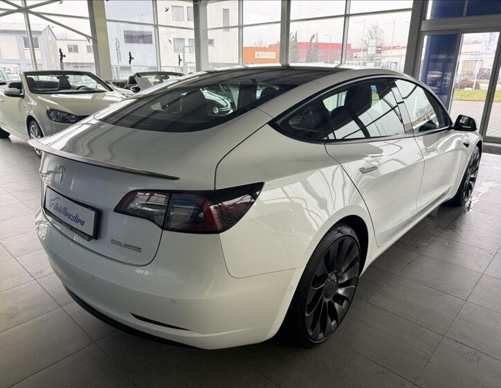 Tesla Model 3 Sedan / Limuzína 0,0 377 kw