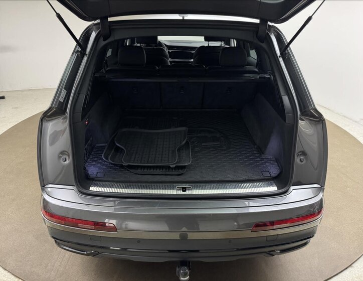 Audi Q7 56
