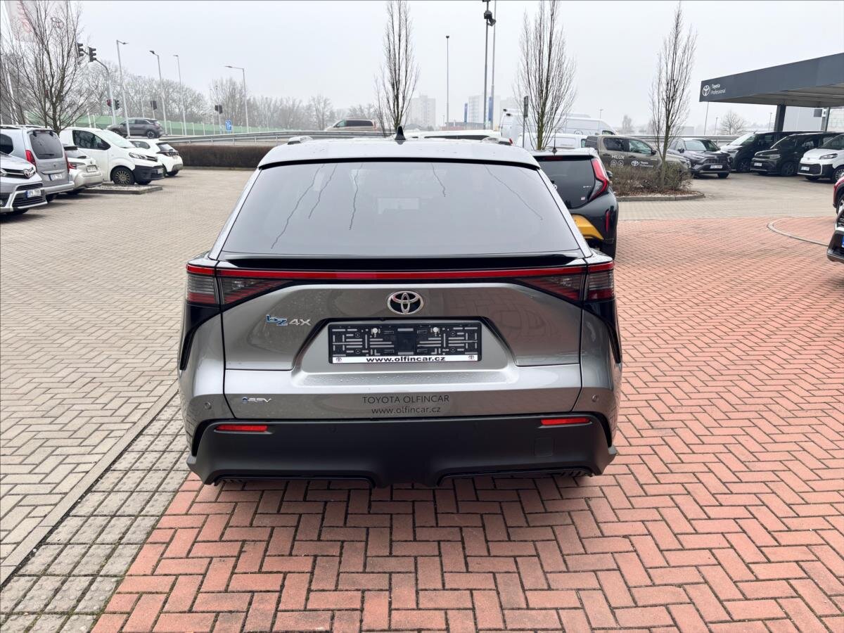 Toyota bZ4X SUV / Terénní 0,0 165 kw