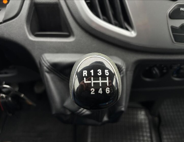 Ford Transit 28