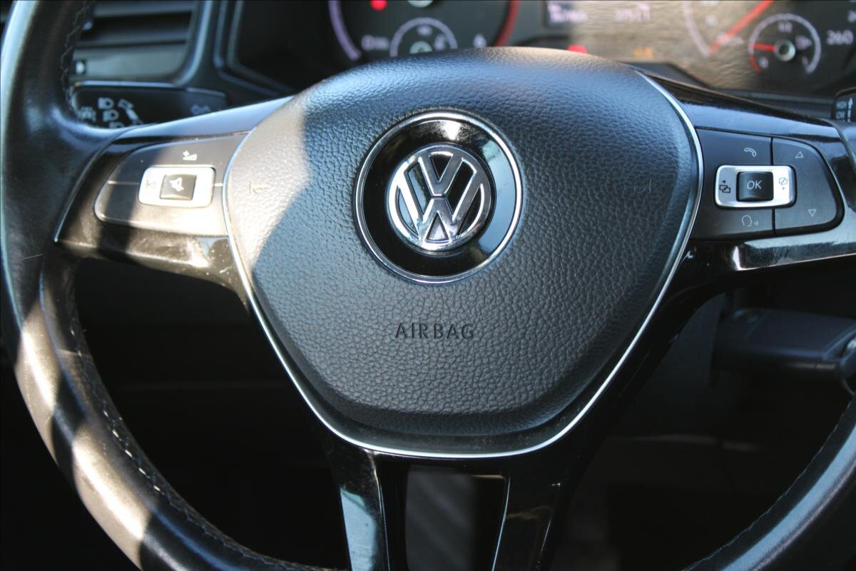 Volkswagen T-Roc SUV / Terénní 1,6 l 85 kw