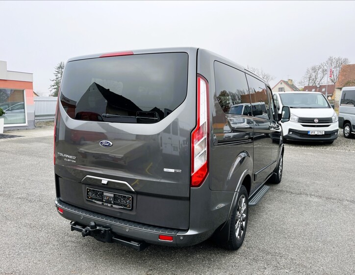 Ford Tourneo Custom 6