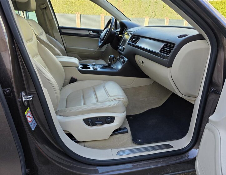 Volkswagen Touareg SUV / Terénní 4,1 l 250 kw