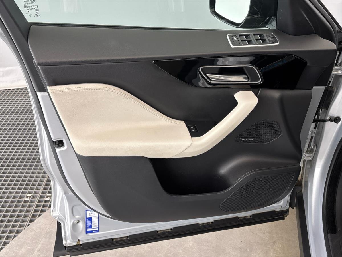 Jaguar F-Pace SUV / Terénní 2,0 l 132 kw