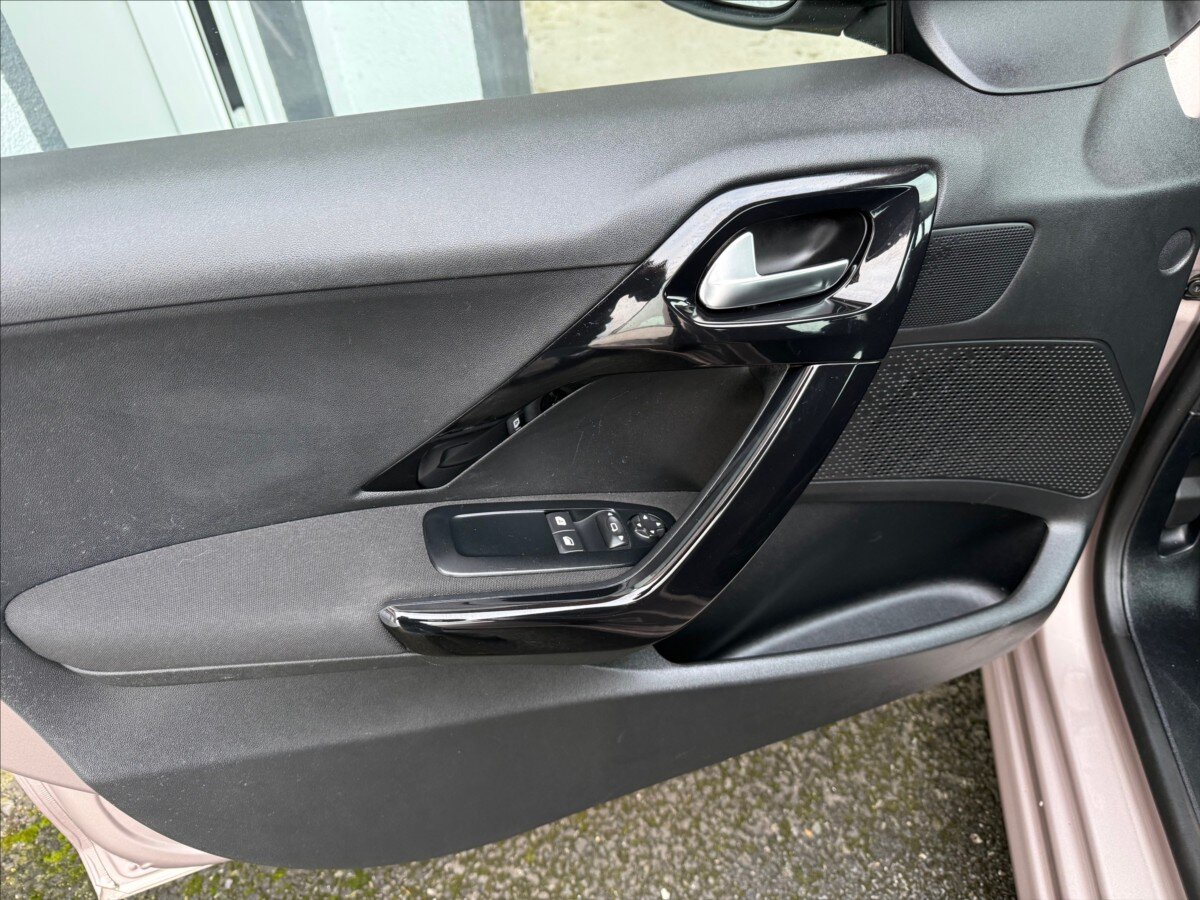 Peugeot 208 Hatchback 1,4 l 70 kw