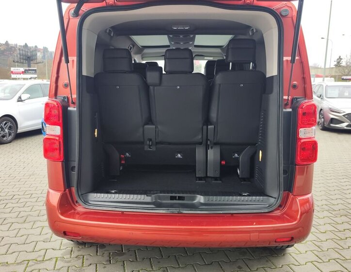 Peugeot Traveller 9