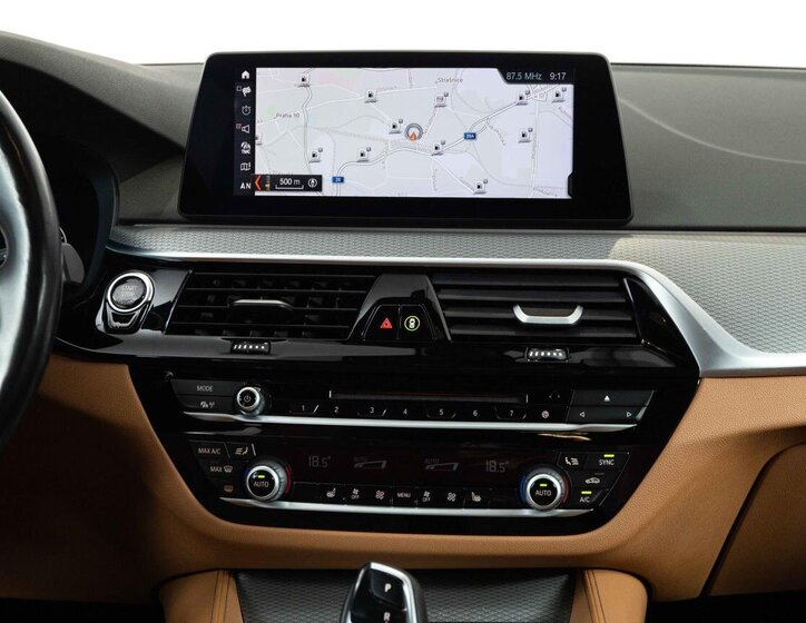 BMW Řada 5 Kombi 3,0 l 195 kw