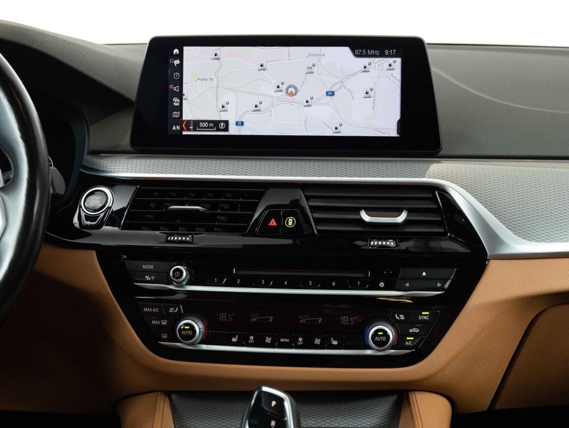 BMW Řada 5 Kombi 3,0 l 195 kw