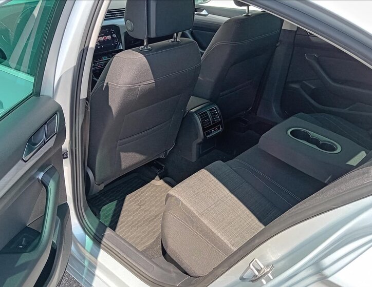 Volkswagen Passat Sedan 1,5 l 110 kw