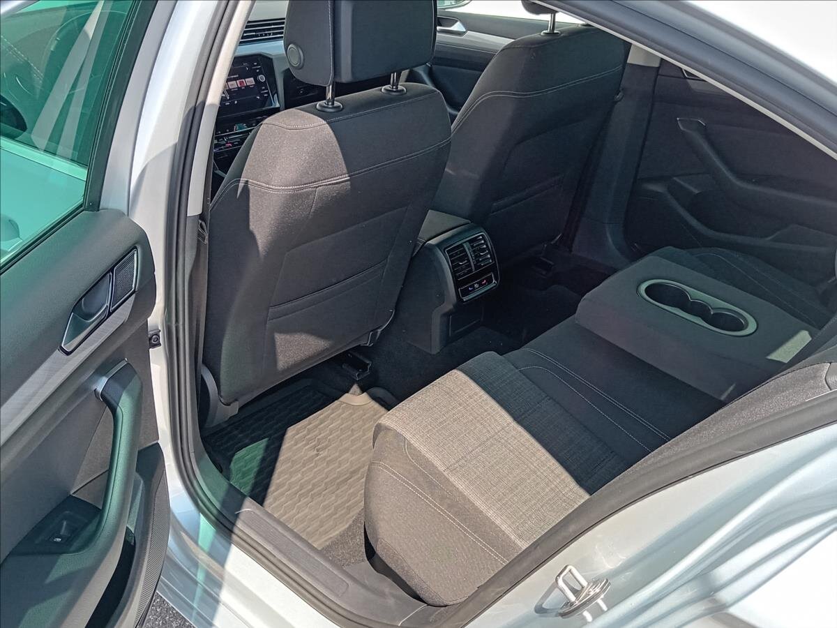 Volkswagen Passat Sedan 1,5 l 110 kw