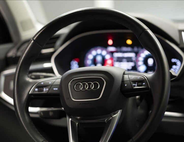 Audi Q3 SUV / Terénní 1,5 l 110 kw