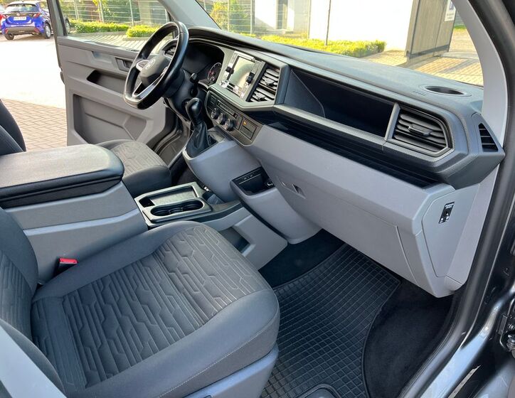 Volkswagen Caravelle 18