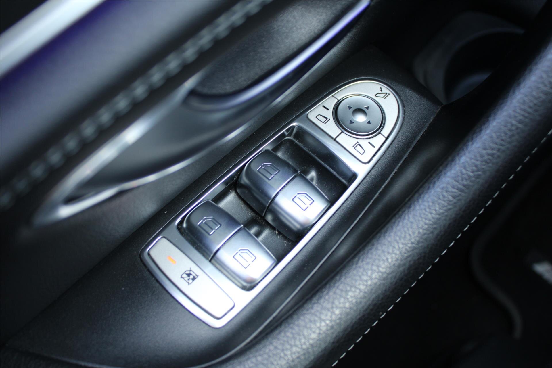 Mercedes-Benz Třídy E Sedan / Limuzína 2,0 l 143 kw