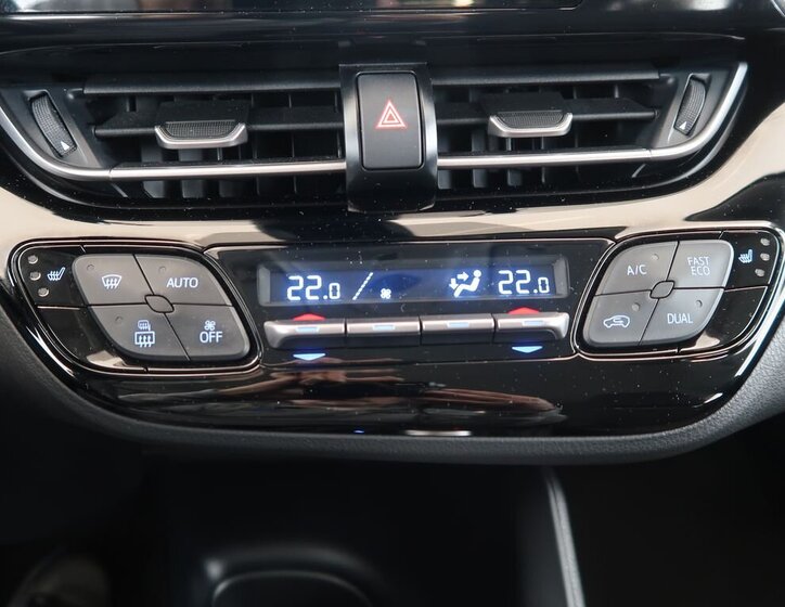 Toyota C-HR SUV / Terénní 1,8 l 72 kw