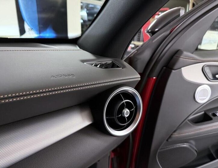 Alfa Romeo Stelvio SUV / Terénní 2,0 l 206 kw