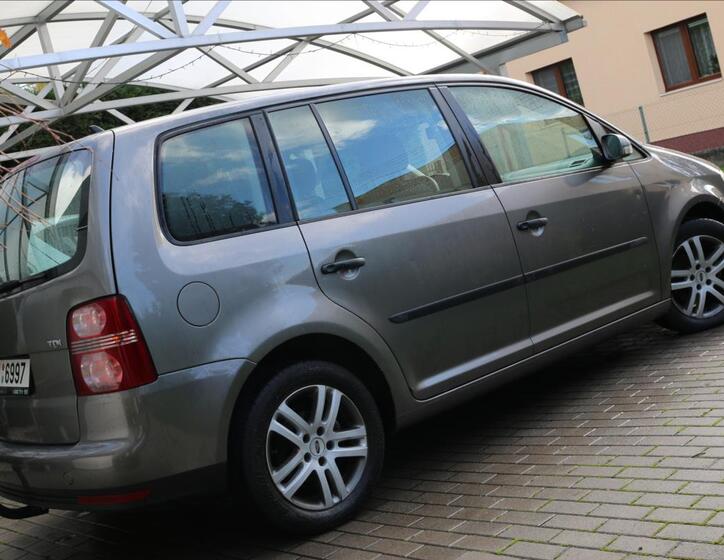 Volkswagen Touran 4