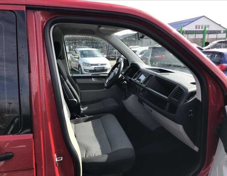 Volkswagen Transporter Kombi 2,0 l 62 kw