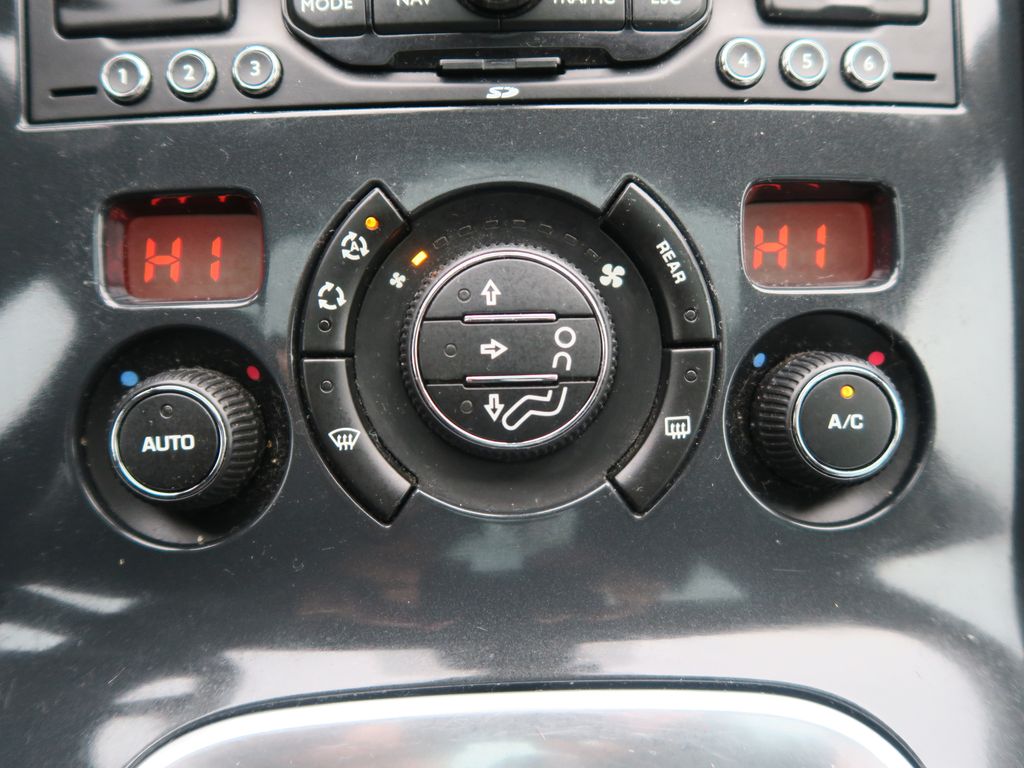 Peugeot 5008 MPV 2,0 l 120 kw