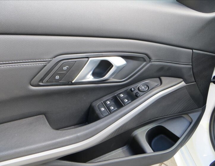 BMW Řada 3 Sedan / Limuzína 2,0 l 115 kw