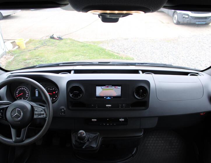 Mercedes-Benz Sprinter 11
