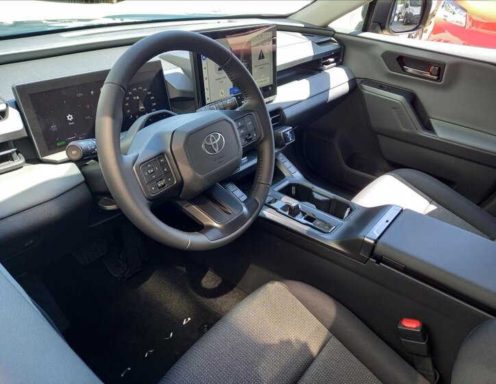 Toyota RAV4 SUV / Terénní 2,5 l 136 kw