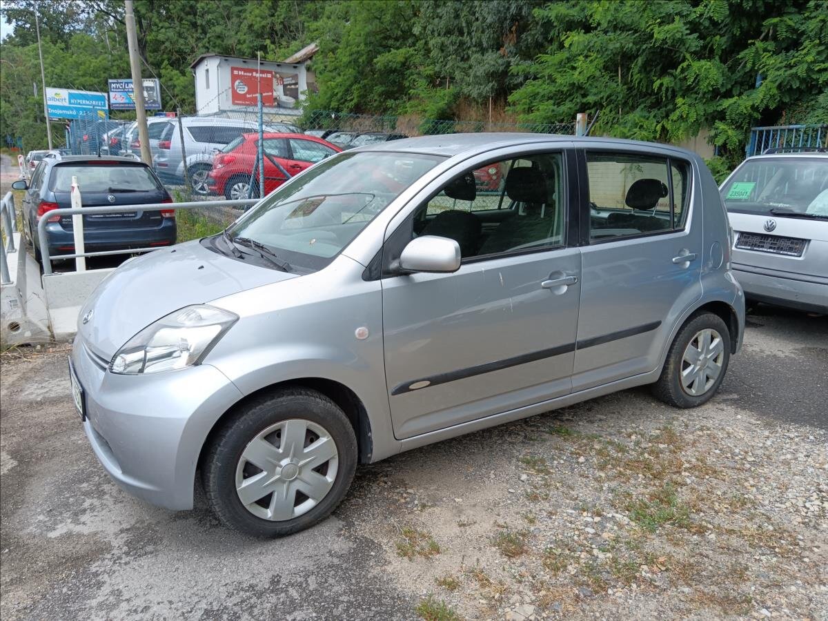 Daihatsu Sirion Hatchback 998,0 51 kw