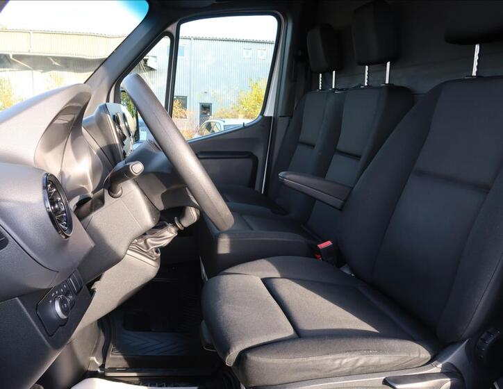 Mercedes-Benz Sprinter 10
