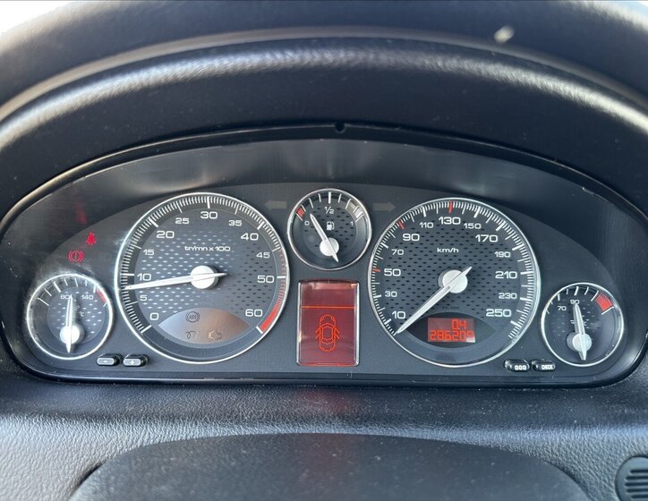 Peugeot 607 Sedan / Limuzína 2,0 l 100 kw