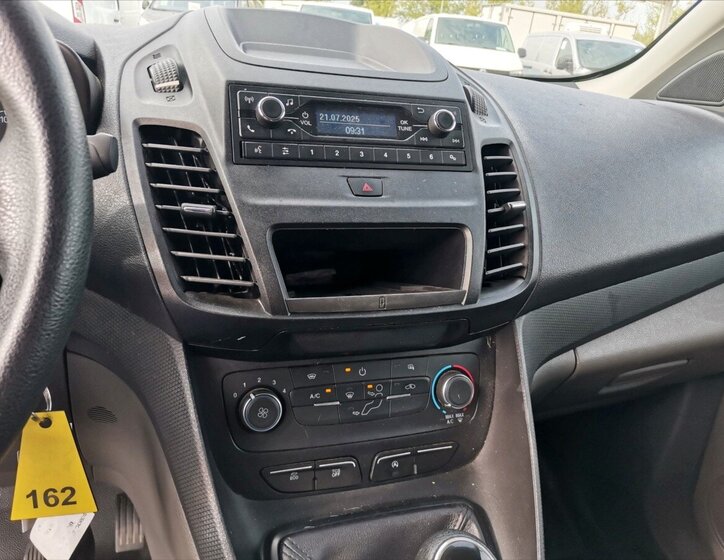 Ford Transit Connect 9