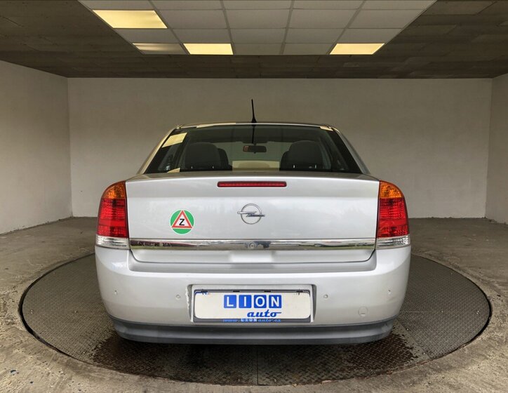Opel Vectra Sedan 2,2 l 108 kw