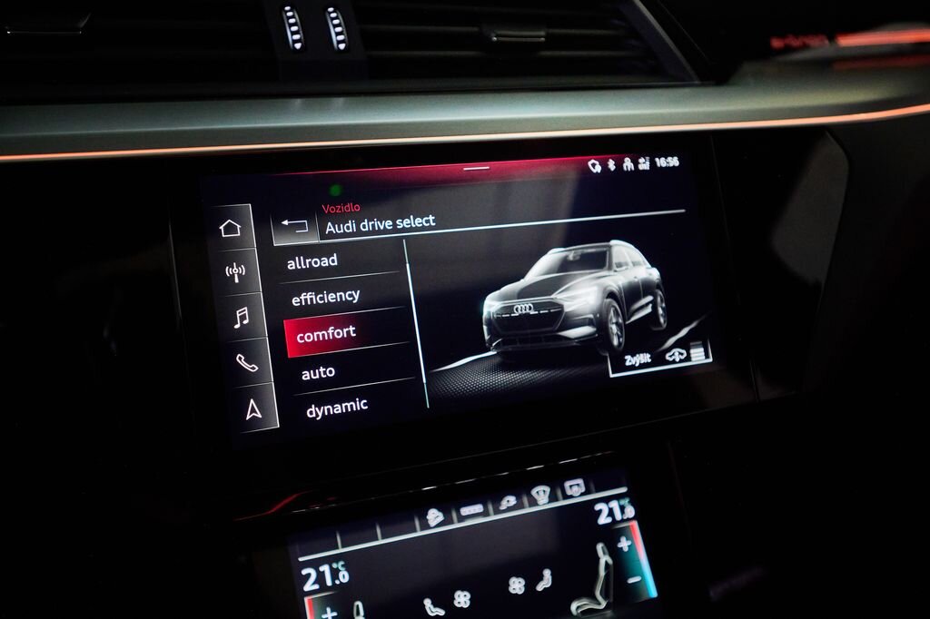 Audi e-tron SUV / Terénní 0,0 300 kw