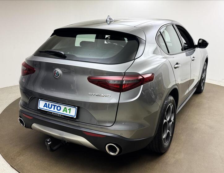 Alfa Romeo Stelvio 4