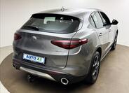 Alfa Romeo Stelvio 4
