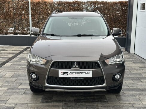 Mitsubishi Outlander SUV 2,3 l 130 kw