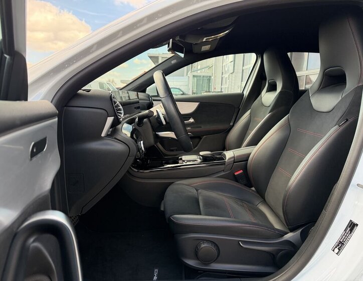 Mercedes-Benz Třídy A Hatchback 1,3 l 118 kw