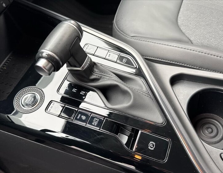 KIA Niro CUV / Crossover 1,6 l 77 kw