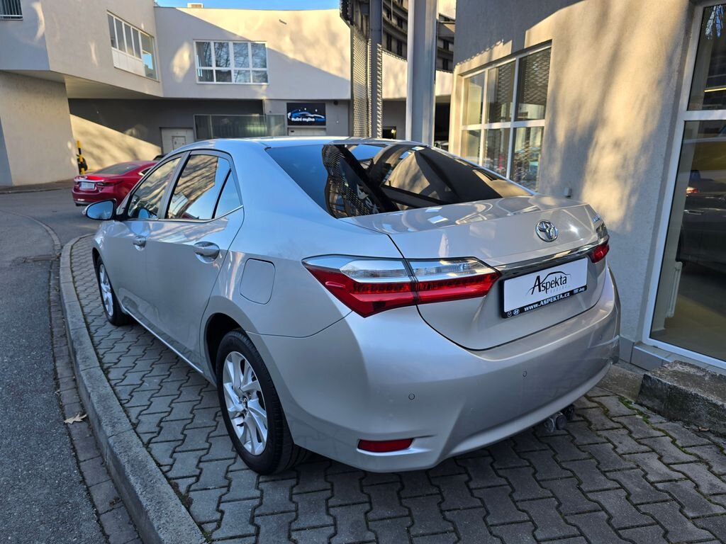 Toyota Corolla Sedan / Limuzína 1,6 l 97 kw