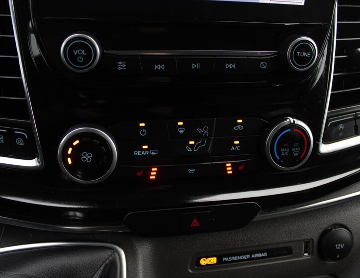 Ford Tourneo Custom 22