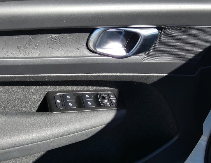 Volvo XC40 SUV / Terénní 1,5 l 95 kw