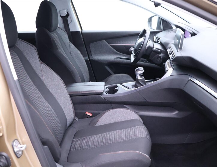 Peugeot 5008 SUV / Terénní 1,2 l 96 kw