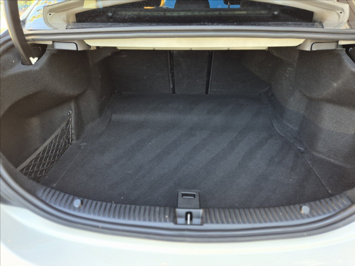 Mercedes-Benz Třídy C Sedan 3,0 l 270 kw