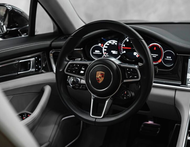Porsche Panamera 32