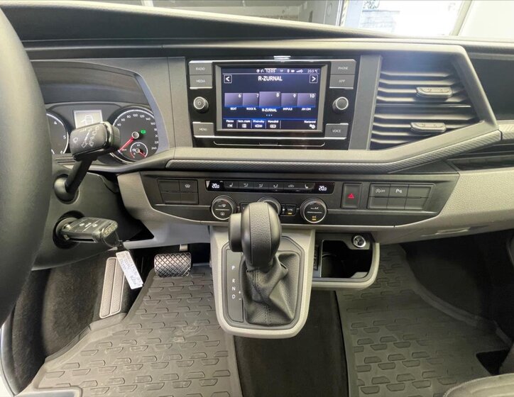 Volkswagen Caravelle 9