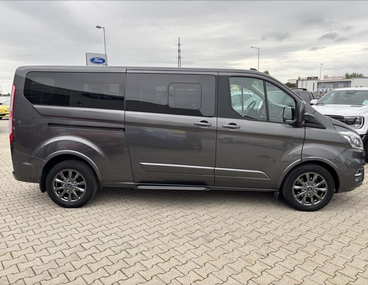 Ford Tourneo Custom 6