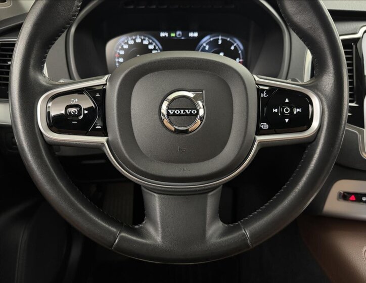 Volvo XC90 8