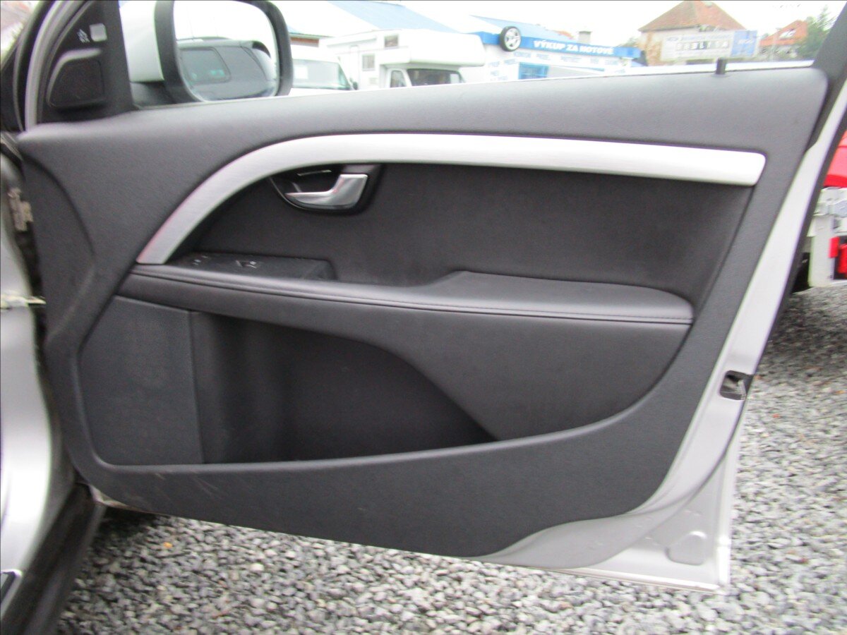 Volvo XC70 Kombi 2,4 l 158 kw