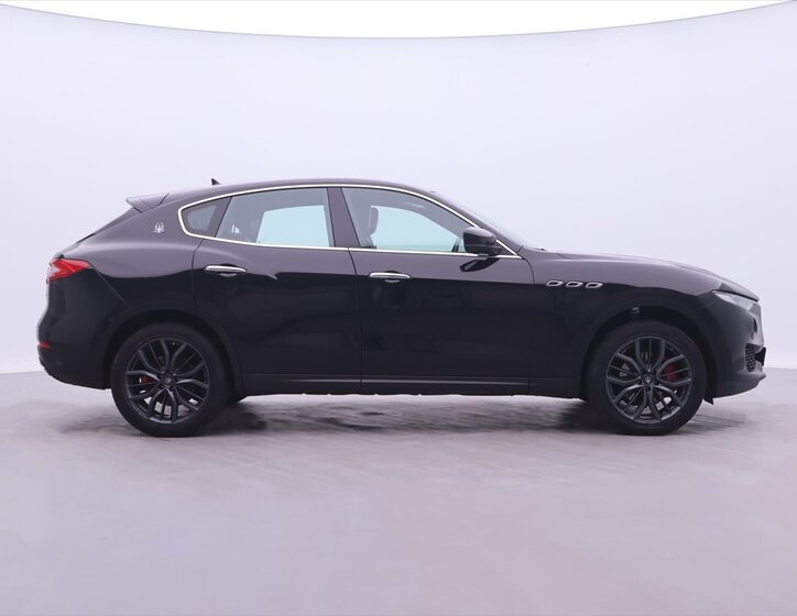 Maserati Levante 8