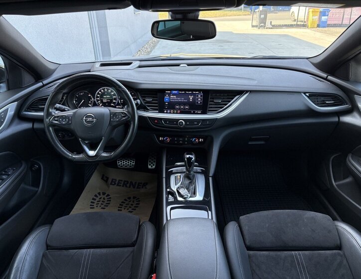 Opel Insignia Kombi 2,0 l 128 kw