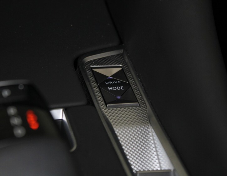 DS Automobiles DS9 19